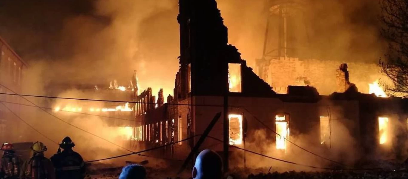 Ύποπτη πυρκαγιά σε κτίριο στην Αγία Πετρούπολη: Στέγαζε ρωσικές υπηρεσίες κυβερνοπολέμου;